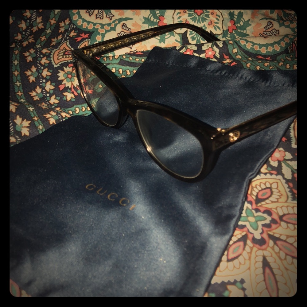 Women’s Gucci eyeglasses in leopard print
